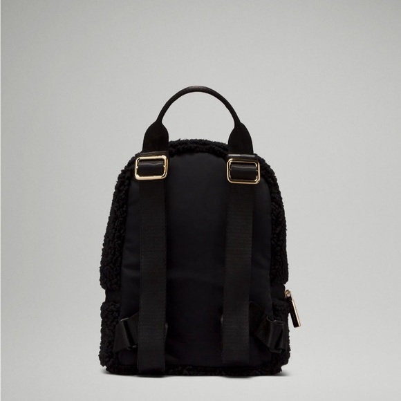 NWT Lululemon City Adventurer Backpack Micro 3L *Fleece Black Gold - Picture 3 of 9
